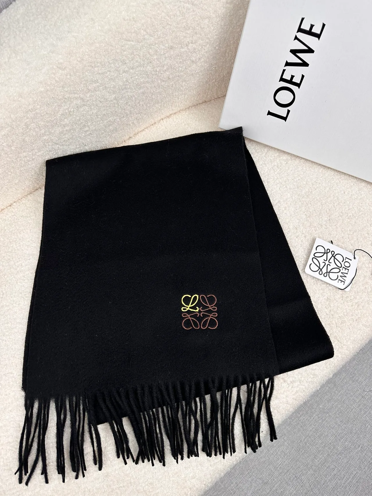 Loewe Anagram Logo bufanda de cachemira negra 6