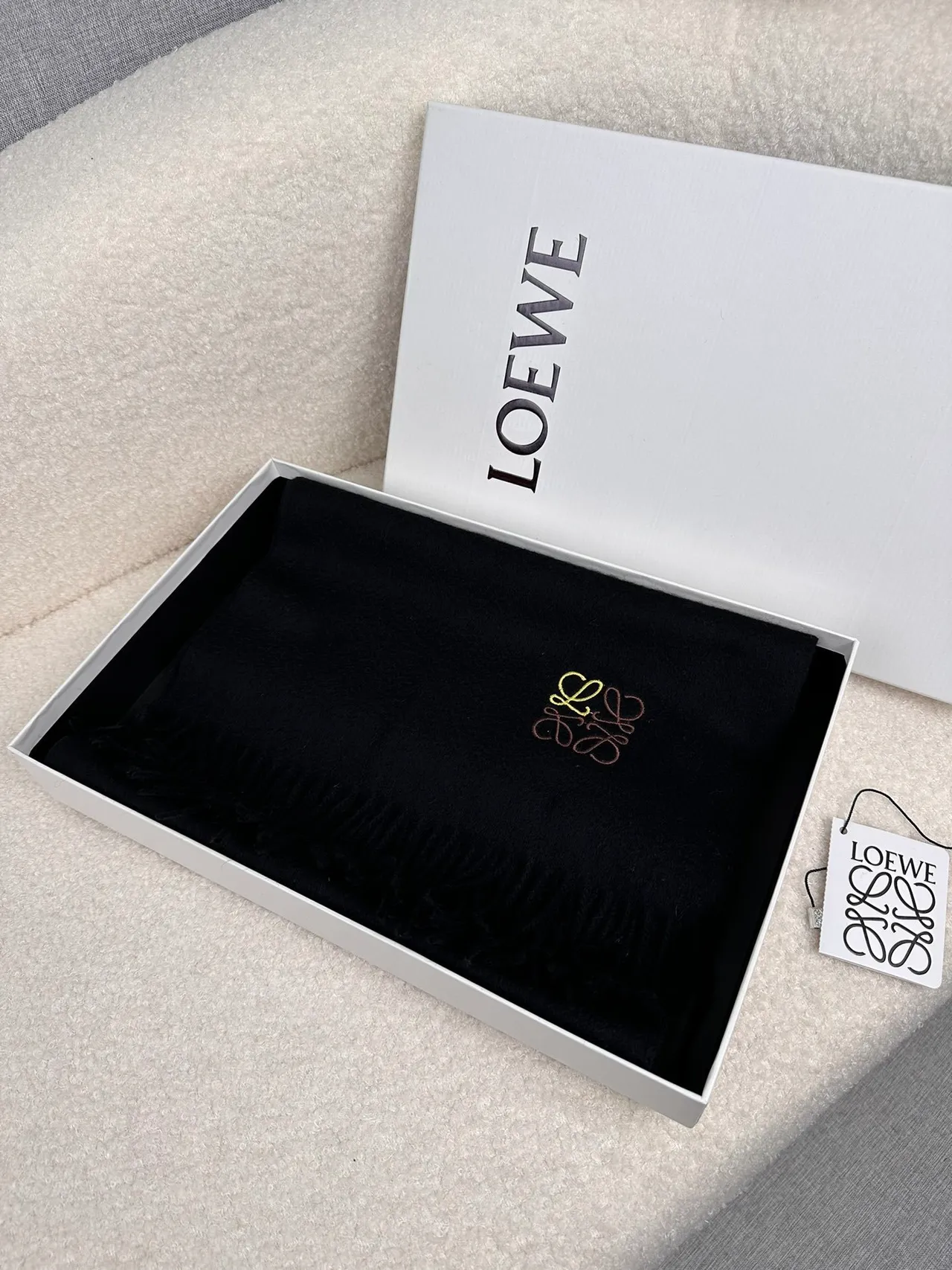 Loewe Anagram Logo bufanda de cachemira negra 8