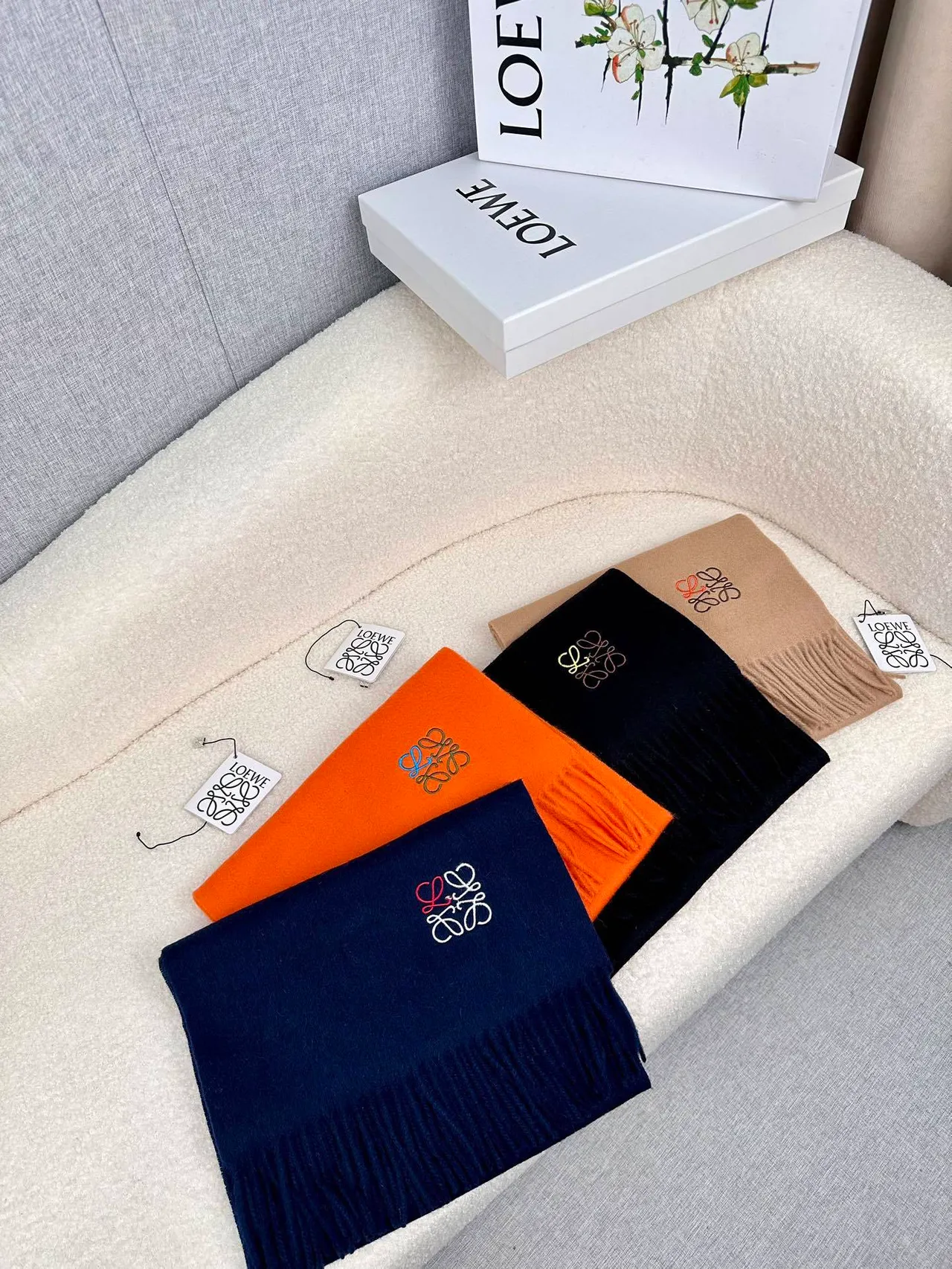 Loewe Anagram Logo bufanda de cachemira negra 9