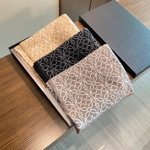 Loewe Anagram Motif Écharpe en Cachemire 3
