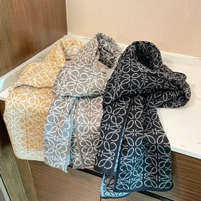 Loewe Anagram Motif Écharpe en Cachemire 4
