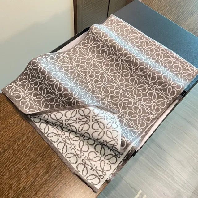 Loewe Anagram Motif Écharpe en Cachemire 5