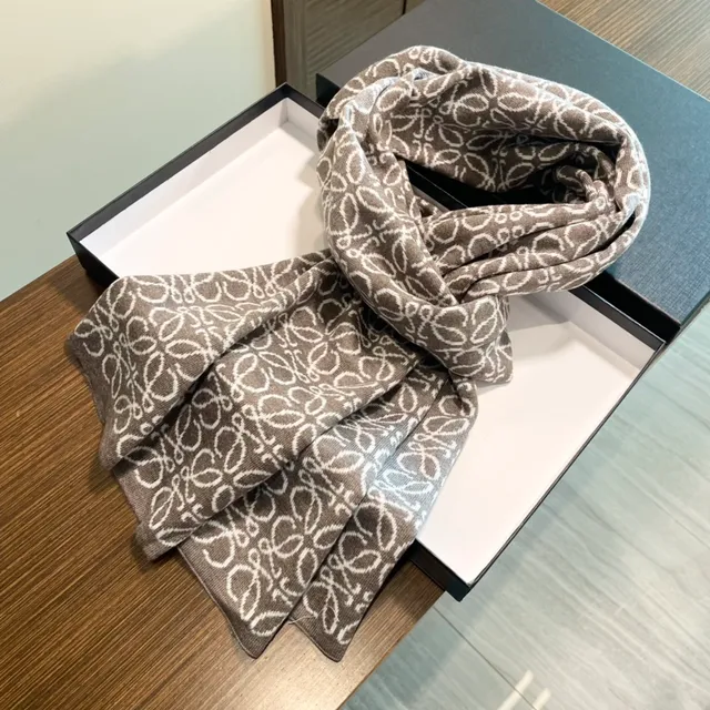 Loewe Anagram Motif Écharpe en Cachemire 7