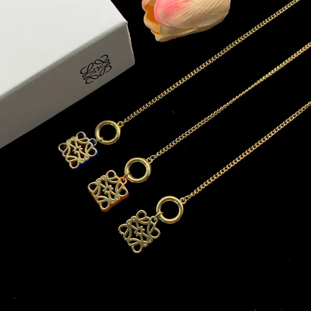 Loewe Anagram collar dorado cadena curb nudo colgante collar 6
