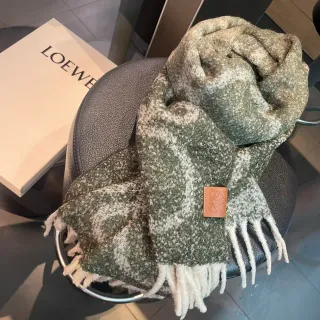 Loewe أخضر بيج مقوّم Bouclé محبوك متدرج كشمير وشاح