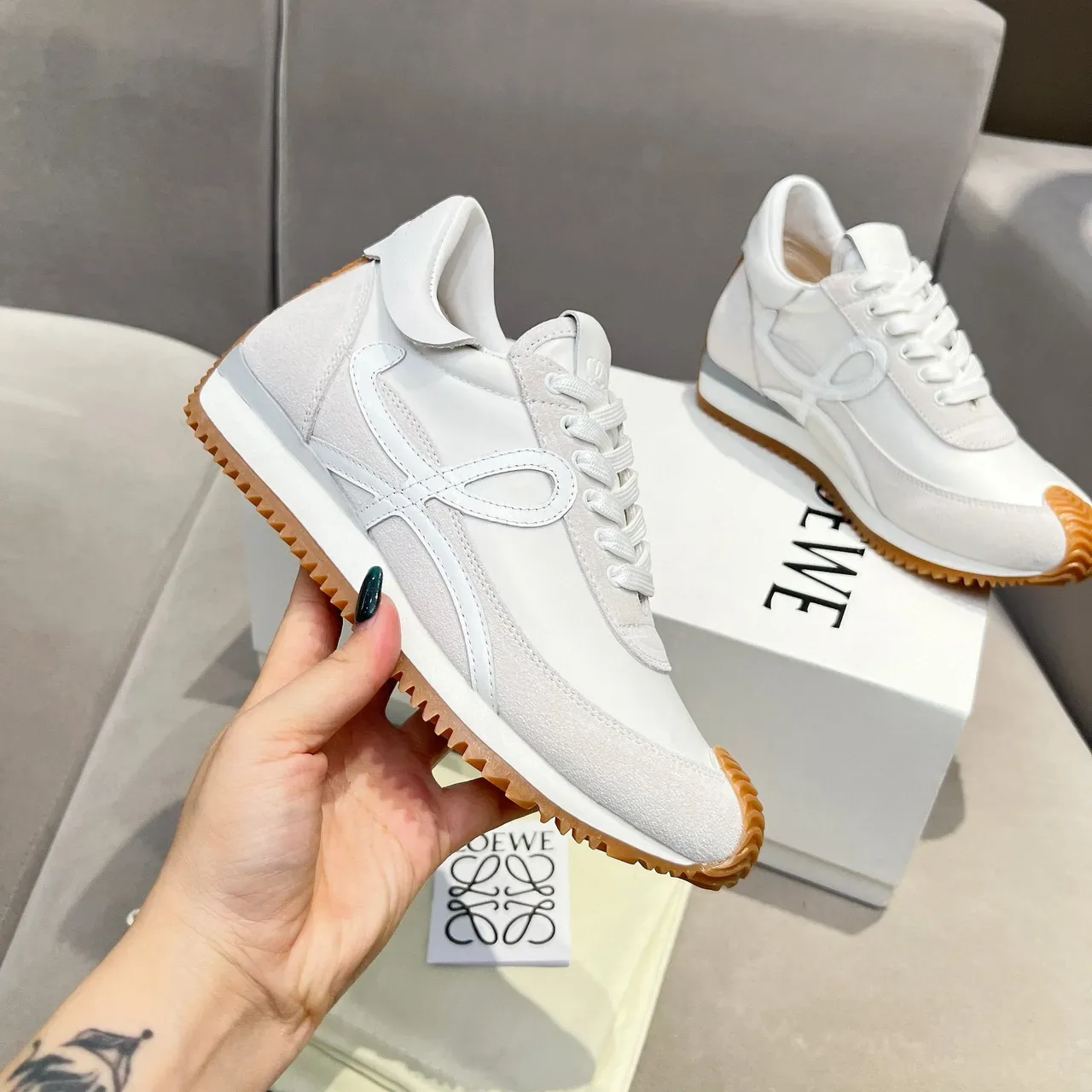 Loewe Branco Bege Low-Top Runner Silhueta Anagram Corte Logo Painel Estilo de Vida Tênis 4