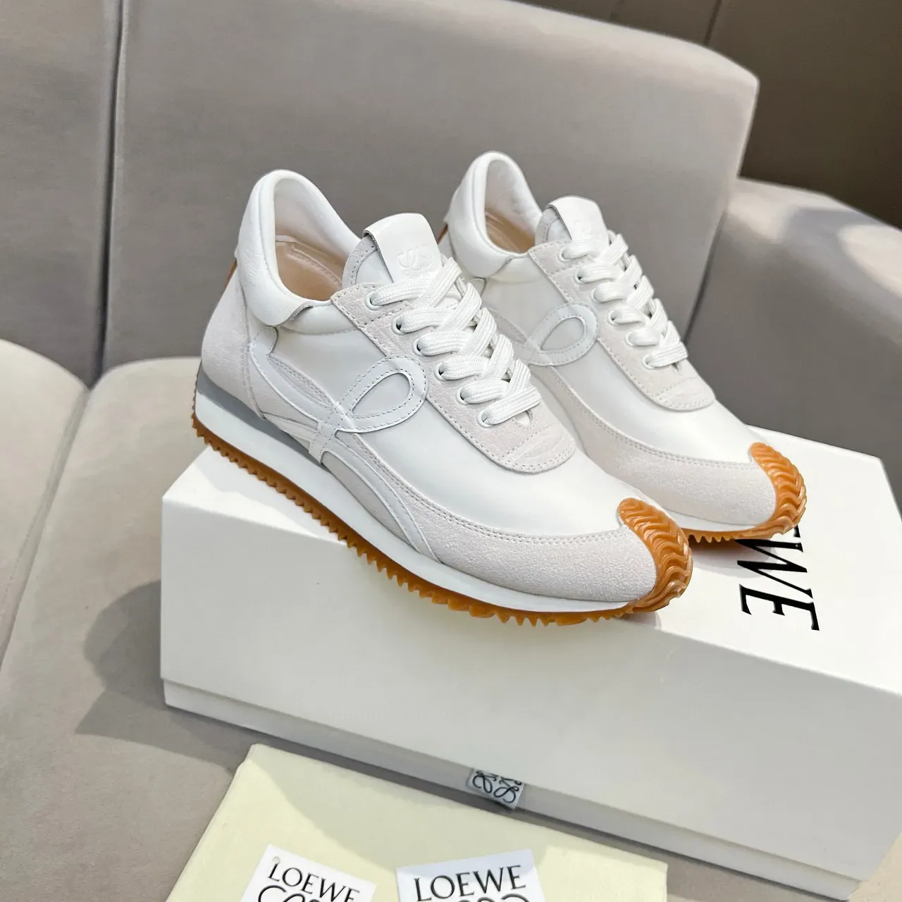 Loewe Branco Bege Low-Top Runner Silhueta Anagram Corte Logo Painel Estilo de Vida Tênis 5