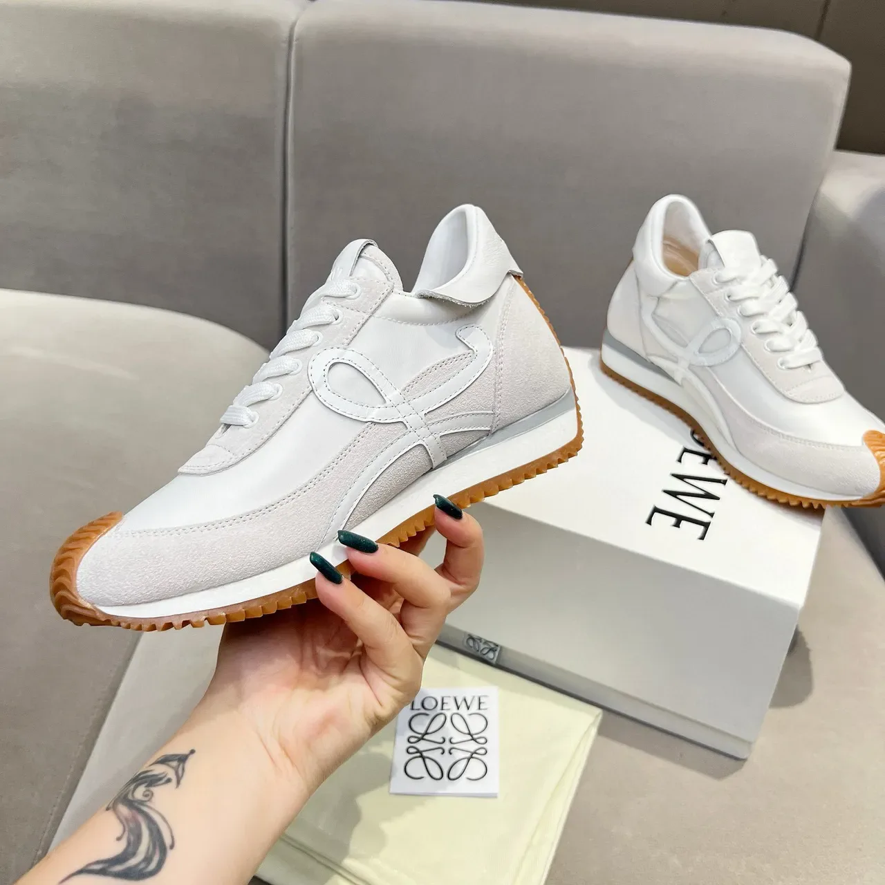 Loewe Branco Bege Low-Top Runner Silhueta Anagram Corte Logo Painel Estilo de Vida Tênis 7