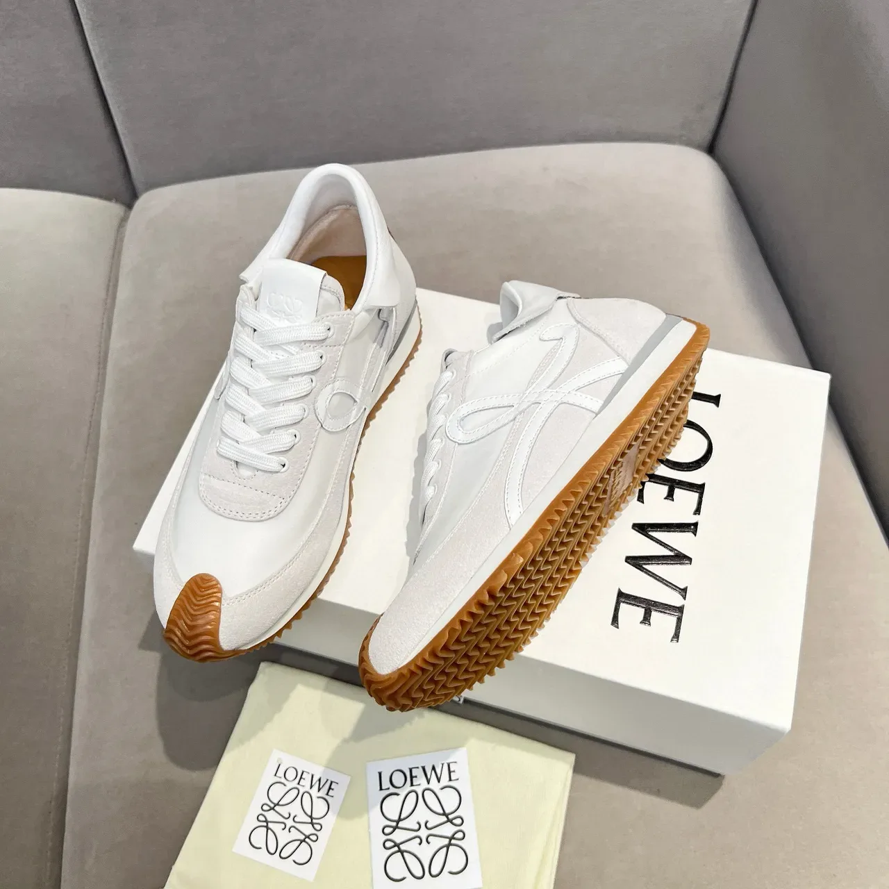 Loewe Branco Bege Low-Top Runner Silhueta Anagram Corte Logo Painel Estilo de Vida Tênis 8