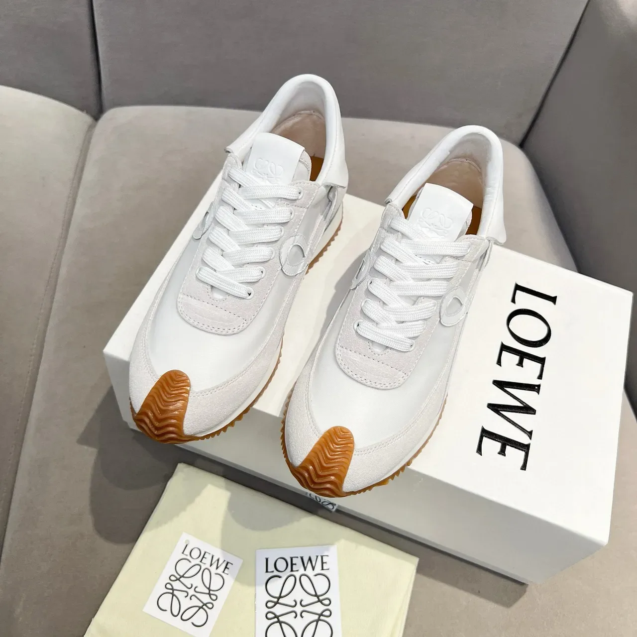 Loewe Branco Bege Low-Top Runner Silhueta Anagram Corte Logo Painel Estilo de Vida Tênis 9