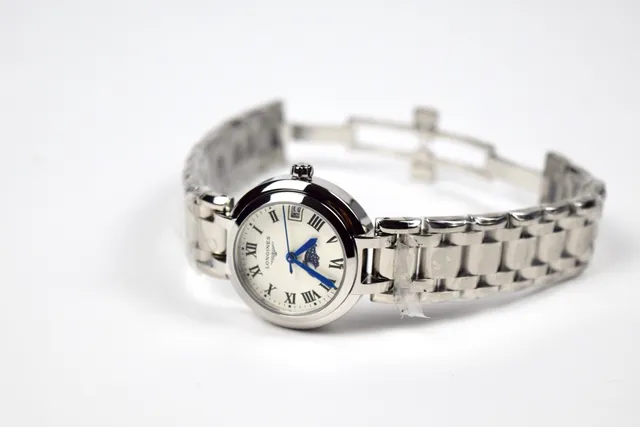 Longines 银白色圆形表壳集成金属表带机械表 4