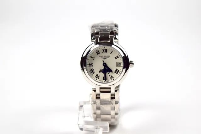 Longines 银白色圆形表壳集成金属表带机械表 9