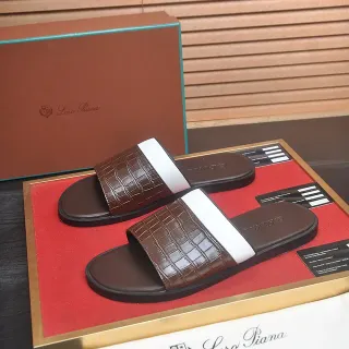 Loro Piana Chinelos com tiras bicolores com embossagem de crocodilo