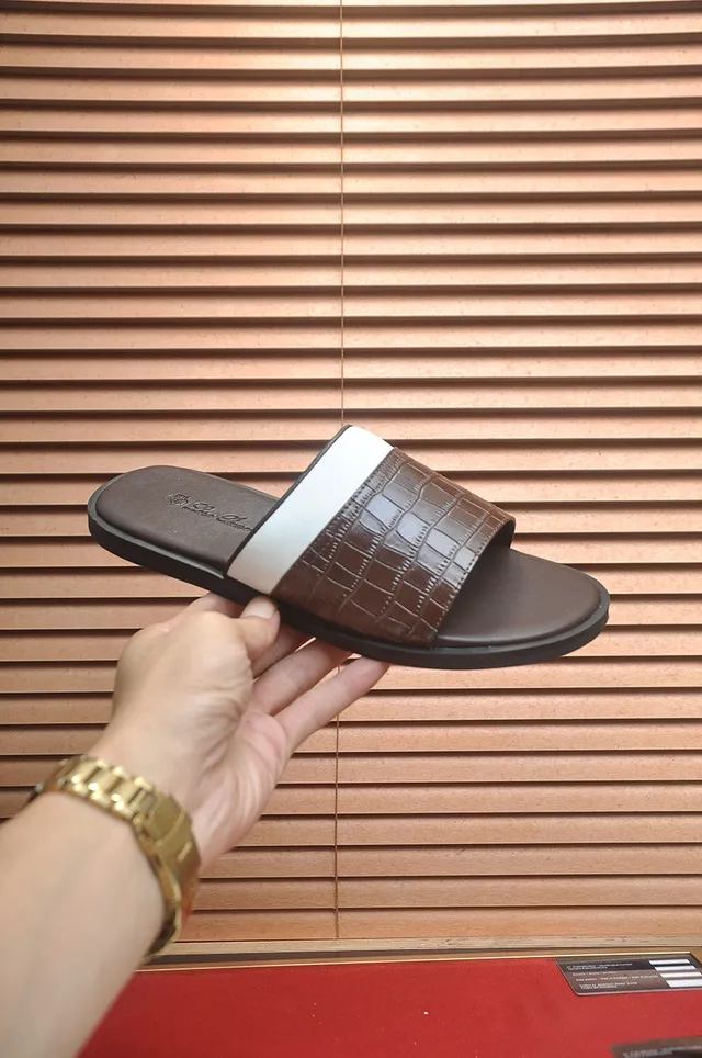 Loro Piana Chinelos com tiras bicolores com embossagem de crocodilo 6