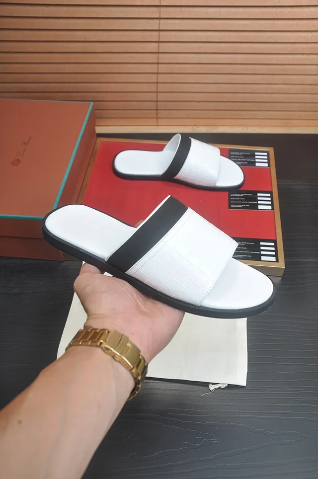 Loro Piana Pantoufle en Cuir Embossé Crocodile Blanc 3