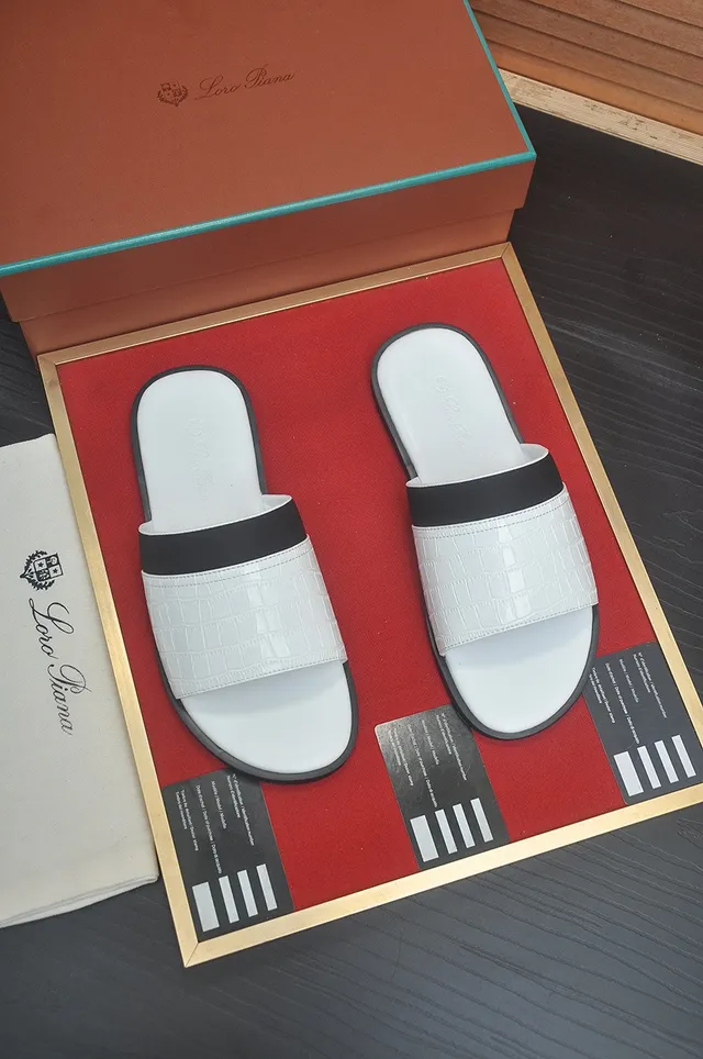 Loro Piana Pantoufle en Cuir Embossé Crocodile Blanc 4