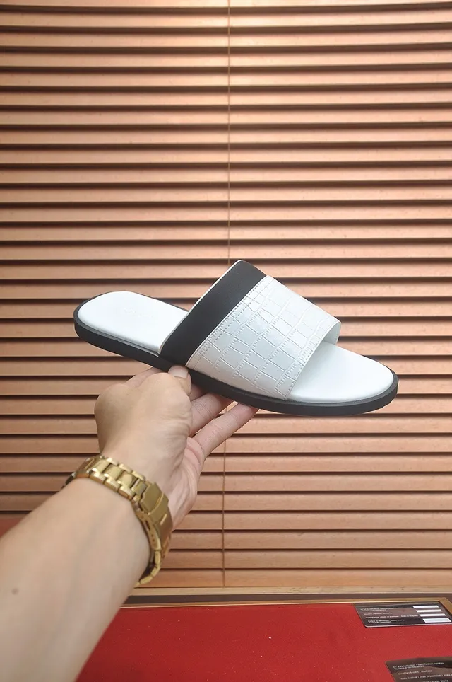 Loro Piana Pantoufle en Cuir Embossé Crocodile Blanc 6