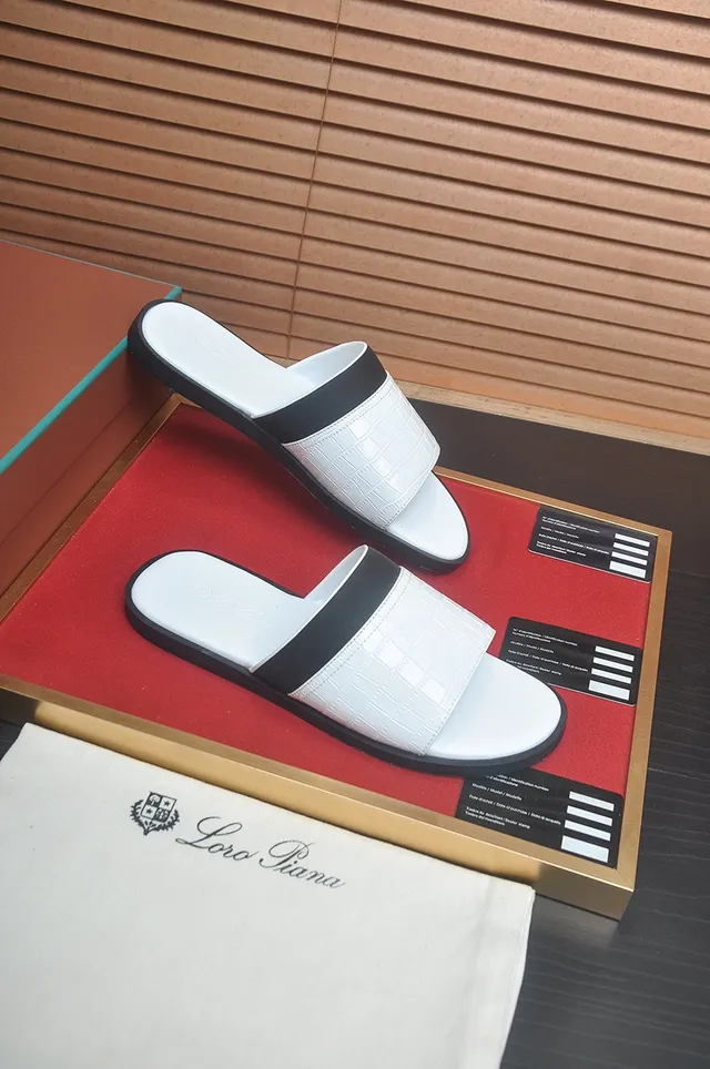 Loro Piana Pantoufle en Cuir Embossé Crocodile Blanc 7