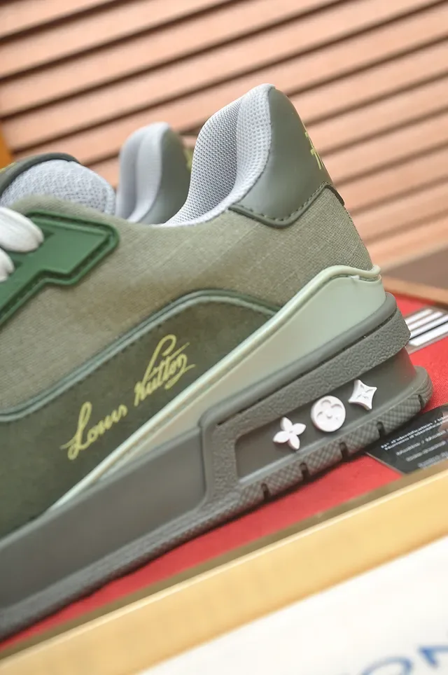 Louis Vuitton Army Green Gray Olive Camurça e Lona Parte Superior Sculpted Layered Rubber Sole Lifestyle Sneakers 2