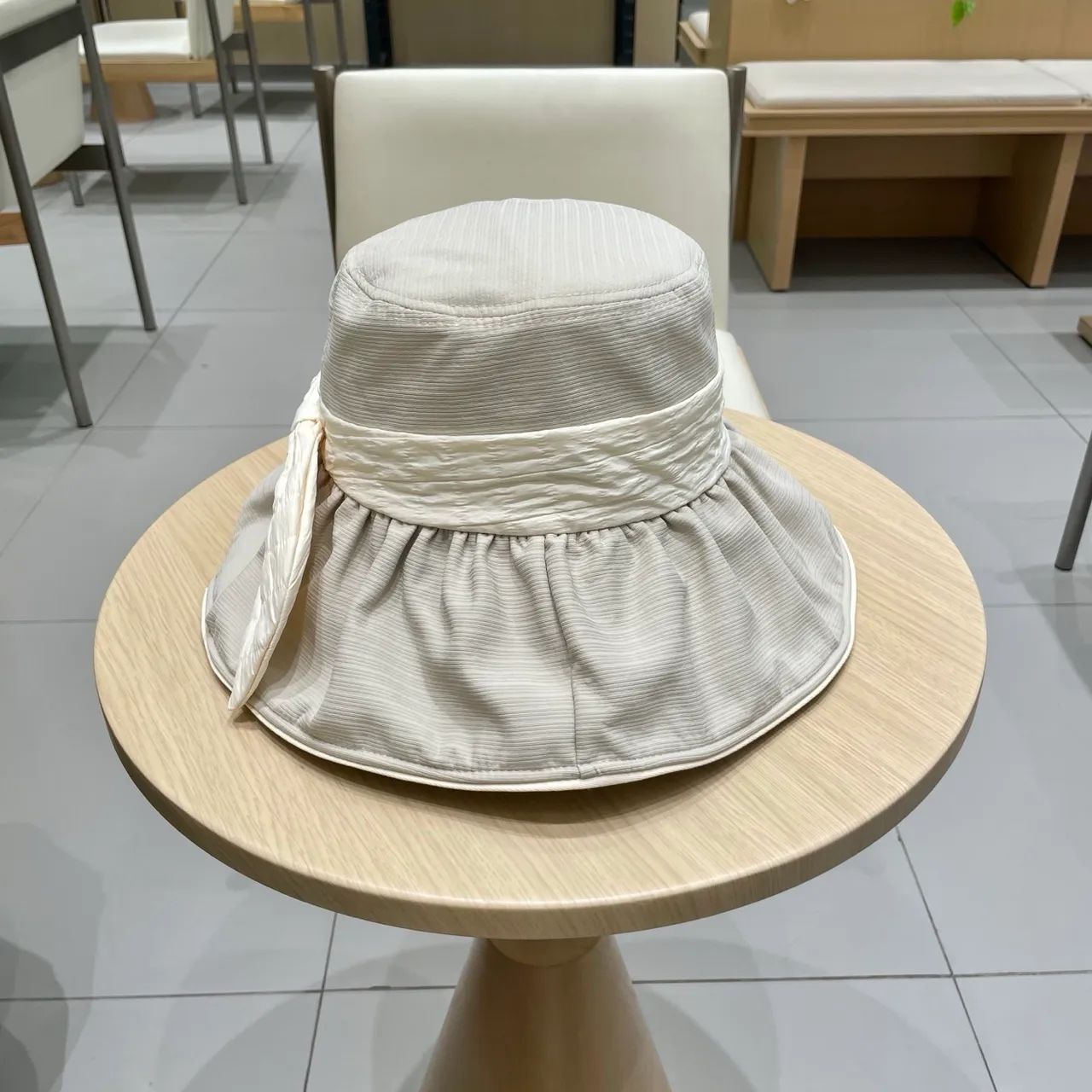 Louis Vuitton Sombrero de Cubo Beige Blanco Corona Plisada Recogida Volante Borde 8