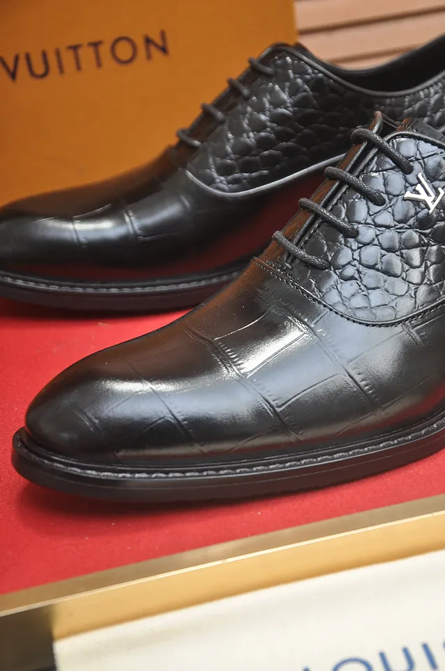 Louis Vuitton Black Crocodile-Embossed Cap Toe Oxford Shoes 2