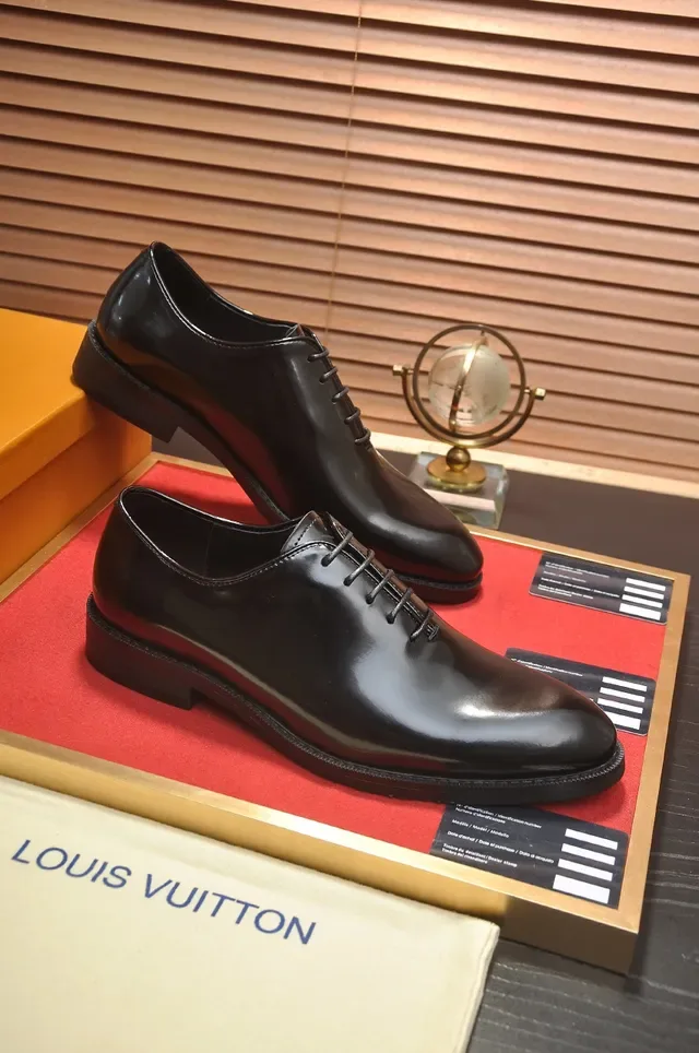 Louis Vuitton काला चमकदार कैप टो ऑक्सफोर्ड जूते 4