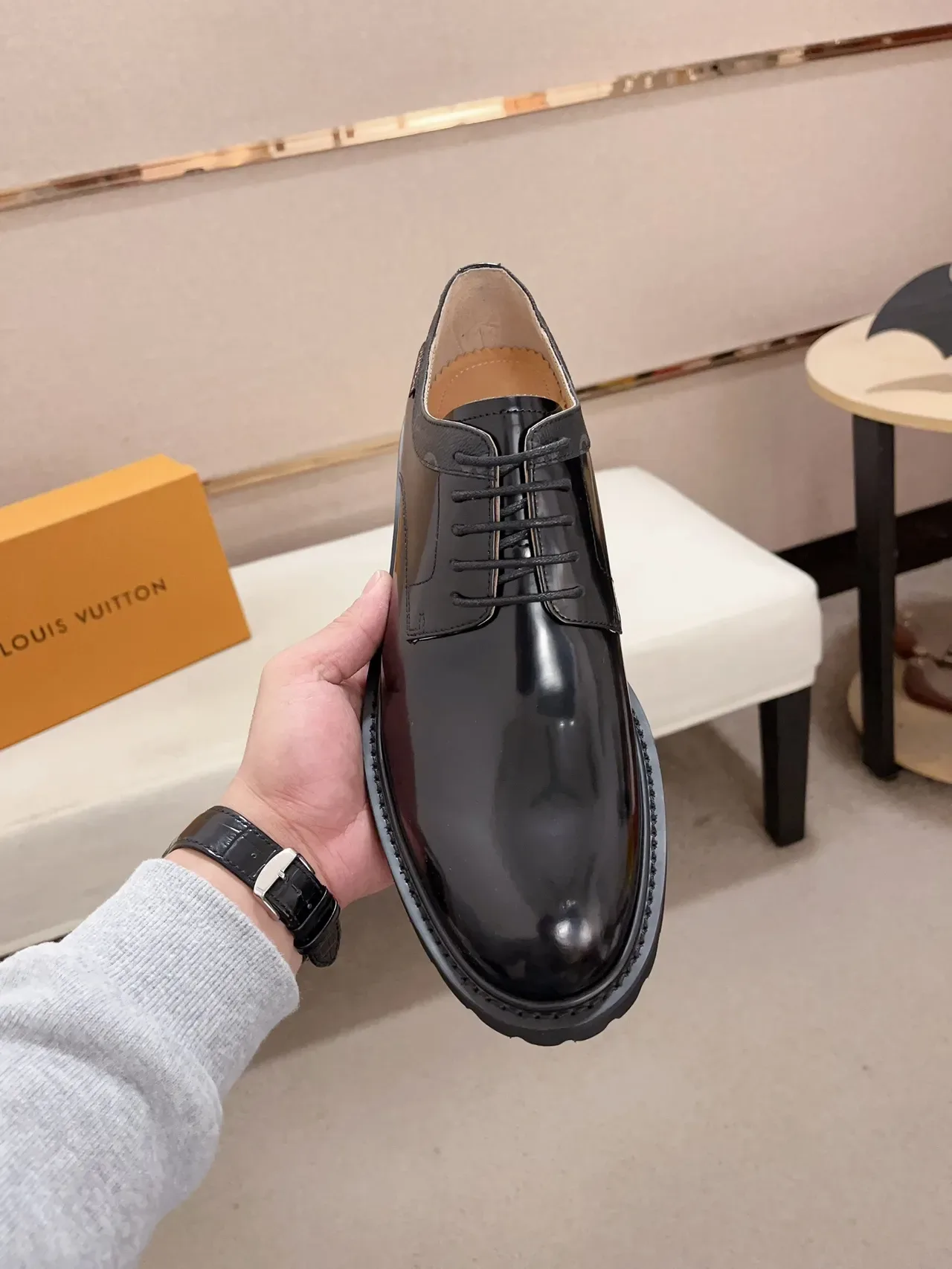 Louis Vuitton أحذية أوكسفورد جلد أسود لامع مع Lug-Sole 5