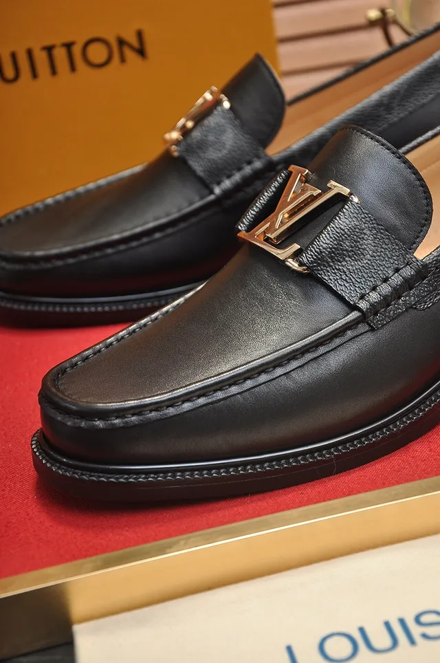 Louis Vuitton काला सोने का चमड़ी मोनोग्राम लाइनड आंतरिक लूफर 2