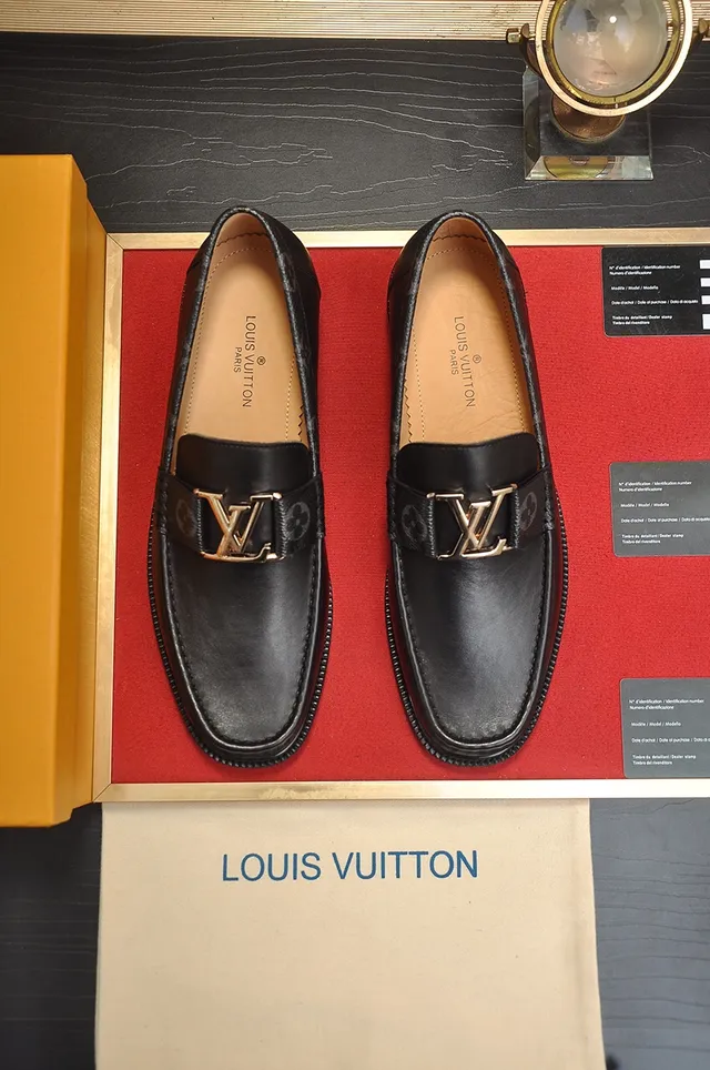 Louis Vuitton काला सोने का चमड़ी मोनोग्राम लाइनड आंतरिक लूफर 5