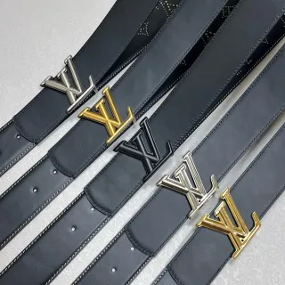 Louis Vuitton Cinturón Negro Dorado Monograma Hebilla Cuero Liso