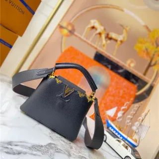Louis Vuitton Sac à Main Noir Doré Structuré avec Anse Supérieure en Cuir Pebbled