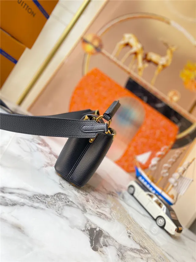 Louis Vuitton কালো গোল্ড স্ট্রাকচার্ড টপ-হ্যান্ডেল পেবল্ড লেদার হ্যান্ডব্যাগ 9