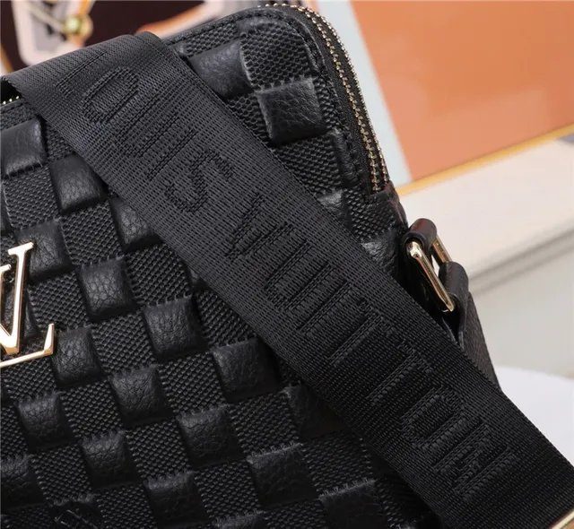 Louis Vuitton Bolsa Mensageira de Couro Trançado Preto Dourado Acolchoado Cesta 4