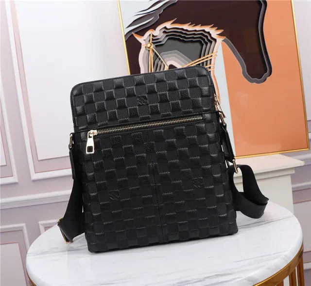 Louis Vuitton Bolsa Mensageira de Couro Trançado Preto Dourado Acolchoado Cesta 6