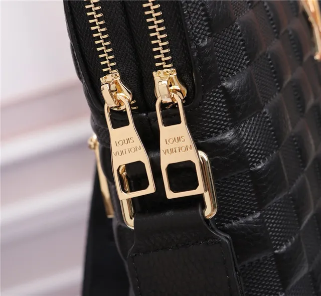 Louis Vuitton Bolsa Mensageira de Couro Trançado Preto Dourado Acolchoado Cesta 7