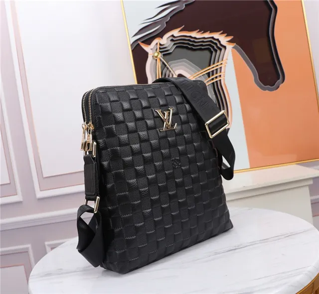 Louis Vuitton Bolsa Mensageira de Couro Trançado Preto Dourado Acolchoado Cesta 8