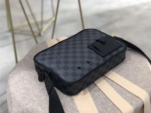 路易威登 黑色 灰色 Damier Graphite Monogram 帆布 矩形 结构化 轮廓 信使包 15