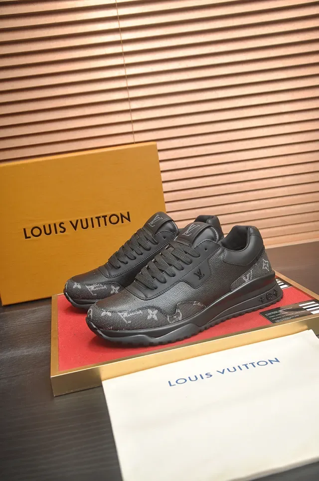Louis Vuitton Sneakers Lifestyle Negro Gris Monogramado Textil Cuero Suave Overlays 4
