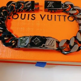 Louis Vuitton سوار أسود فضي سلسلة كرب لينك معدنية كثيفة