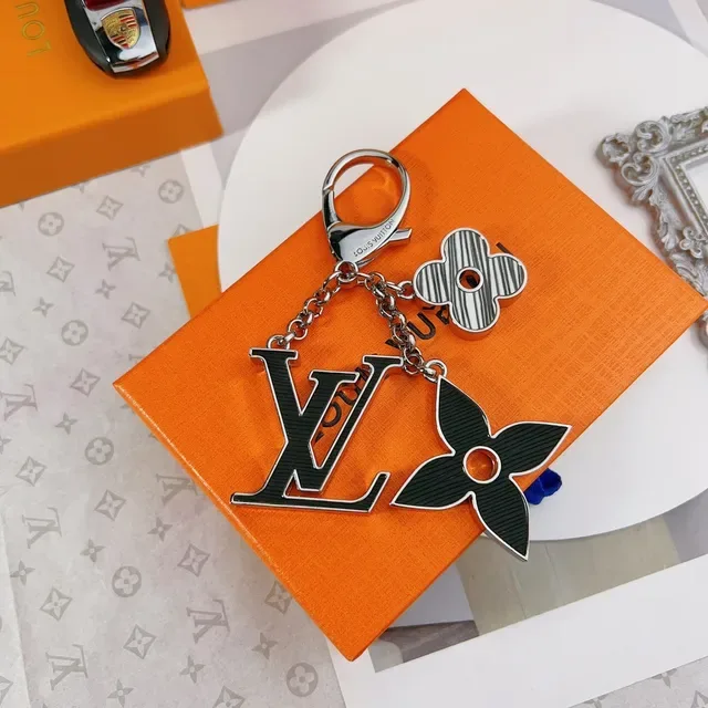 Louis Vuitton Bracelet Chaîne Métal Noir Argent Charm Émail 3