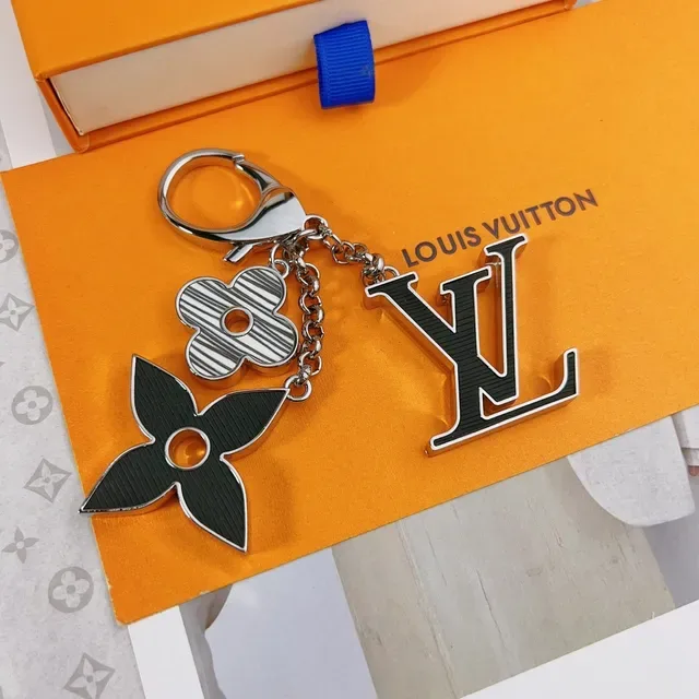 Louis Vuitton Bracelet Chaîne Métal Noir Argent Charm Émail 9