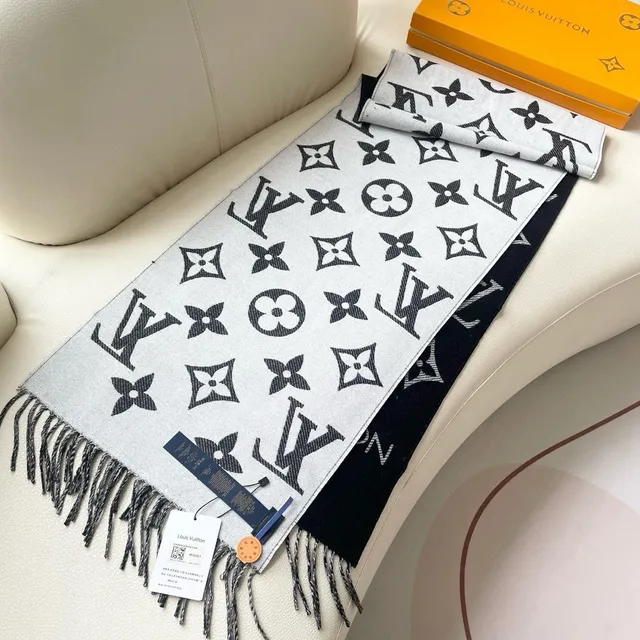 Louis Vuitton Cachecol de seda preto e branco estampado Monogram-Print com franjas 5