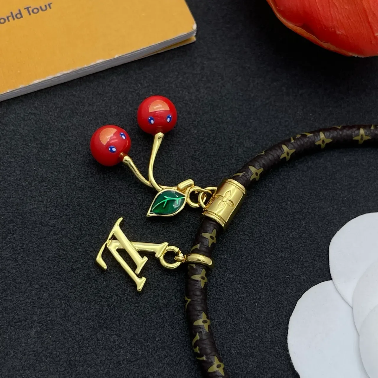 سوار Louis Vuitton بني ذهبي مضفر مونوغرام جلدي حبل Hardware 4