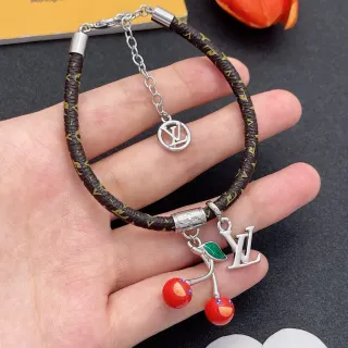 سوار لويس فيتون بني أحمر مونوغرام جلد مضفر حبل لون فضي تشكيلات لوغو LV