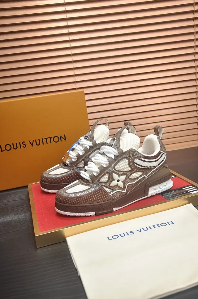 Louis Vuitton Tênis Lifestyle Marrom Branco Couro Perfurado com Overlay Floral 4