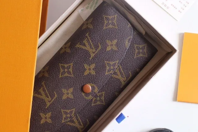 Louis Vuitton Damier Azur beige gris damier toile bouton pression rose long portefeuille 24