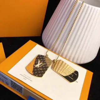 Louis Vuitton Dog Tag Colar dourado com duplo pingente