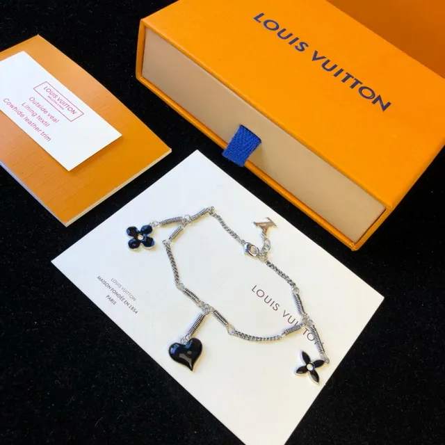 Louis Vuitton Fleur et Cœur Charme Silver-Tone Bracelet 9