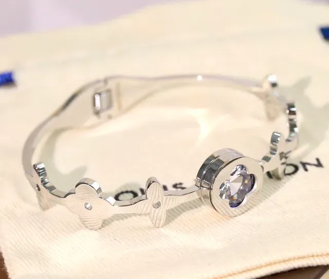 Louis Vuitton Pulseira Motivo Floral Cristal Dourado 4