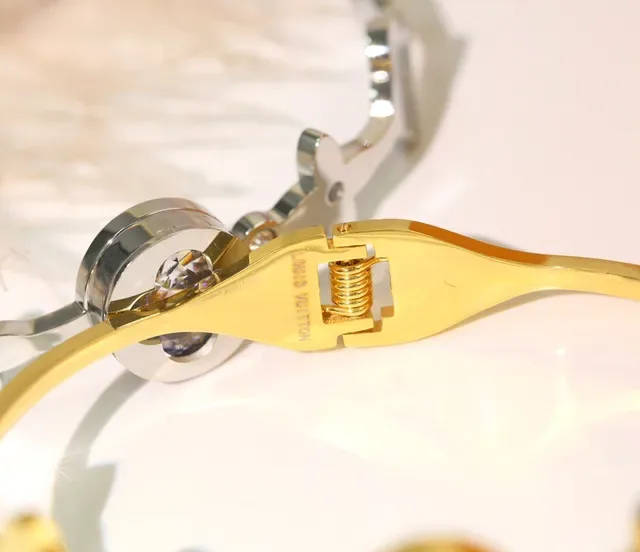 Louis Vuitton Pulseira Motivo Floral Cristal Dourado 8